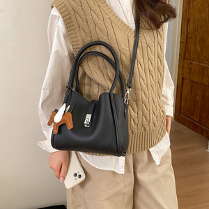 Borsa a Secchiello Vintage da Donna in PU per l'Inverno, con Chiusura a Lucchetto, Design Retrò alla Moda - Product Image 3