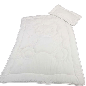 Polyester/coton bébé <span class=keywords><strong>couette</strong></span> été <span class=keywords><strong>couette</strong></span> mince <span class=keywords><strong>couette</strong></span> motif ours microfibre remplissage lumière douce Anti-poussière acariens perméable à l'air - Product Image 1