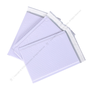 Confiable Poly Bubble Mailer Diseño a prueba de manipulaciones Arreglo de burbujas densas para una amortiguación consistente Impermeable Personalizable - Product Image 1