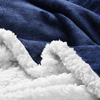 Poncho doux et confortable double couche en polaire Sherpa Couverture cape à capuche portable avec poche pour les mains