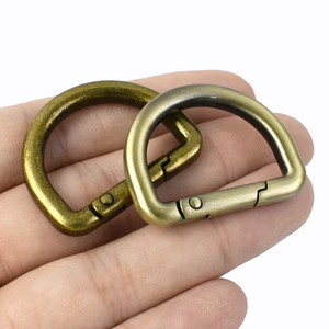 Estilo clássico <span class=keywords><strong>Metal</strong></span> <span class=keywords><strong>Alloy</strong></span> D Shape Spring Ring Strong <span class=keywords><strong>Brass</strong></span> Toggle Latch Bag Acessório em várias cores com recurso leve - Product Image 1