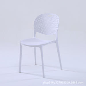Chaise en plastique économique avec dossier simple, design nordique, mobilier moderne pour la maison, idéale pour les négociations et les repas. - Product Image 2