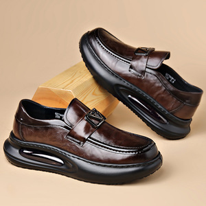 Nuevo modelo de zapatos de cuero estilo inglés con suela gruesa para negocios y uso casual, con diseño antideslizante en la suela. - Product Image 3