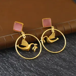 ต่างหูเม็ดกลมสีเงินคุณภาพสูงพร้อมหิน Monalisa ดีไซน์รูปนกชุบทองทองเหลืองสไตล์ทันสมัยสำหรับงานปาร์ตี้ - Product Image 3