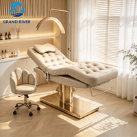Table de massage électrique de luxe beige en promotion avec base dorée en acier inoxydable pour soins du visage et esthétique