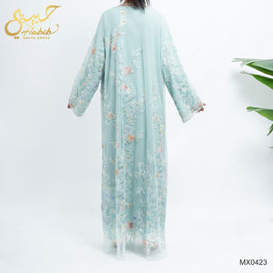 工場直送の豪華なドバイアバヤ、女性用、花柄刺繍、光沢のあるオーガンザ、控えめながらゴージャスな着物、イードの伝統的なイスラム教徒の服装 - Product Image 6