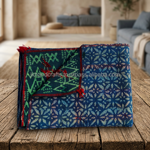 Colcha Kantha de Sari con Estampado a Mano en Técnica Indigo y Bordado a Mano - Product Image 3