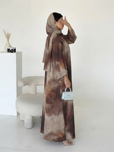 Abaya Abierta con Estampado de Madera Marrón Personalizada Leduo con Hiyab a Juego para Mujer – Caftán Holgado y Modesto - Product Image 3