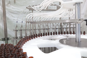 <span class=keywords><strong>Machine</strong></span> de remplissage automatique de flacons en plastique à 16 têtes, ligne d'embouteillage de liquides cosmétiques à haute vitesse - Product Image 4