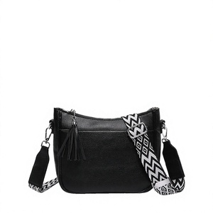 Sac à bandoulière carré en cuir PU imperméable et durable pour femme, avec fermeture éclair, en polyester et coton, à deux anses, idéal pour l'été - Product Image 2
