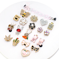 Al por mayor, hebillas de aleación de lujo personalizadas, dijes colgantes, pines decorativos y accesorios brillantes para zuecos y zapatos, a granel