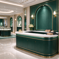 Aménagement de boutique de bijoux haut de gamme, comptoir d'exposition en verre sur mesure, design de décoration intérieure pour boutique de bijoux de détail
