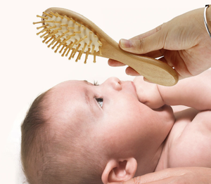 Set Spazzola e Pettine in Legno con Setole Naturali di Capra Morbide per Neonati e Bambini - Product Image 4