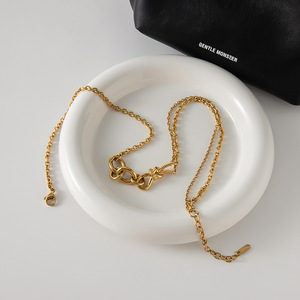 Collar de cadena de eslabones con cierre OT asimétrico con diseño clásico de piedra de circón para mujer de acero inoxidable chapado en oro de 18 quilates - Product Image 4