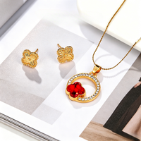Collier pendentif exquis et polyvalent avec papillon et anneau rond, chaîne de clavicule unique pour femme, ensemble de bijoux assortis avec boucles d'oreilles