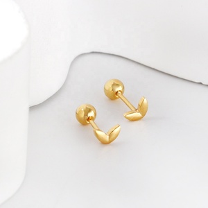 Boucles d'oreilles clous classiques vintage en forme de feuille, plaquées or 18 carats, zircon coréen, cadeau de Noël tendance - Product Image 5