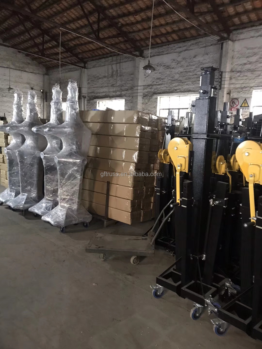 Factory price heavy duty load 300 kg height 6M install truss crank sound stand for event