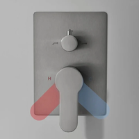 Corps de douche en cuivre encastré au mur au design moderne Pomme de douche en laiton chromé Thermostat avec bobine en céramique pour hôtel