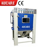 Cabine de sablage à économie d'énergie 5 pistolets automatiques avec plateau tournant à fréquence variable pour la rénovation de pièces mécaniques en atelier