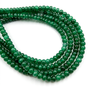 Perles d'émeraude teintées, rondes, lisses, taille 4-5 mm, brin de 8 pouces de long - Product Image 1