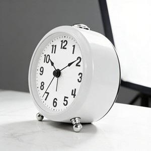 Reloj Despertador Analógico Simple Blanco de 4 Pulgadas, Silencioso, con Botón de Repetición, para Habitaciones de Hotel - Product Image 2