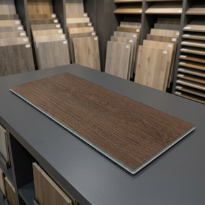 Plancher en vinyle rigide de luxe imperméable en SPC imitation chêne moderne - Product Image 2