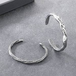 Bracelet en acier inoxydable vintage irrégulier en forme de torsades de pâte frite, style hip-hop punk anglais, pour hommes et femmes - Product Image 4