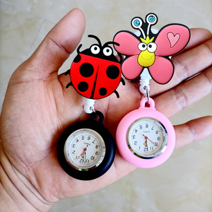 Adorabili cartoni animati animali retrattili amore cuore arcobaleno girasole infermiere medico ospedale clip da tasca appendere orologi al quarzo orologio - Product Image 4
