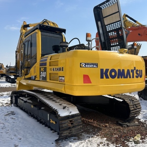 Excavatrice sur chenilles hydraulique Komatsu PC240LC de 24 tonnes, modèle 2024, moteur Cummins, pompe à engrenages, pour travaux de terrassement en milieu scolaire, hospitalier, complexe et NGO - Product Image 1