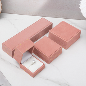 Boîtes à bijoux haut de gamme multi-tailles, écologiques, faites à la main, avec cadre en carton rigide, revêtement en velours court rose pâle - Product Image 1