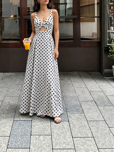 Vestido maxi de mujer con estampado de lunares, tirantes finos, corte en la cintura con nudo frontal, plisado, fluido, estilo swing, línea A, para verano y vacaciones. - Product Image 1