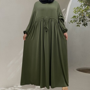 Abaya élégante décontractée de couleur unie extensible pour musulmanes, design simple, respirante, avec fermeture éclair frontale et grande jupe évasée pour l'été 6692 # - Product Image 2