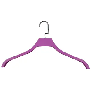 44เซนติเมตร17นิ้วสีชมพูสูทไม้แขวนเสื้อพลาสติกที่มีร่องราคาถูกเสื้อผ้าไม้แขวนเสื้อ