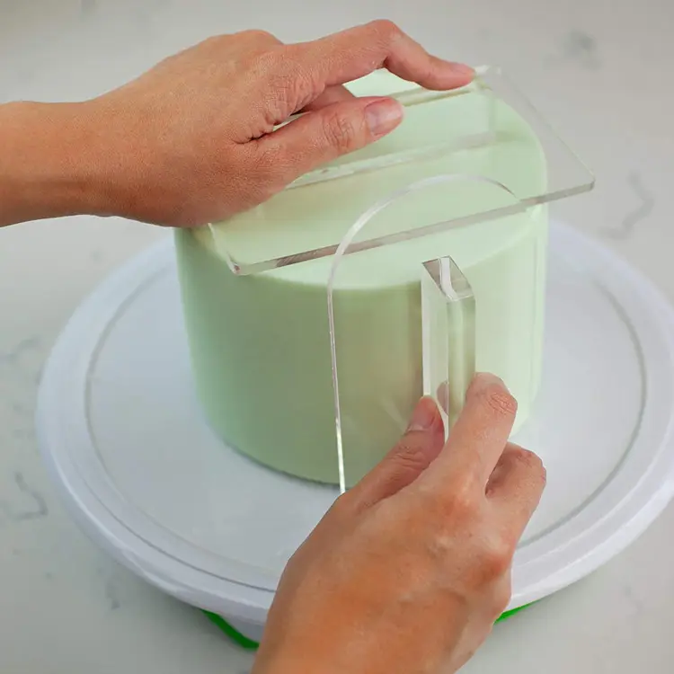 Şeffaf akrilik kek kenar pürüzsüz aracı pleksiglas pasta kesici mutfak pişirme aracı yuvarlak ucu ile