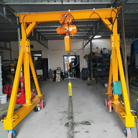 Grue de cour compacte télécommandée sans rail de 2 tonnes avec structure de pont, palan électrique et roulement à engrenages, hauteur de levage 8 m