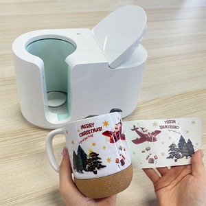 Vente <span class=keywords><strong>en</strong></span> <span class=keywords><strong>gros</strong></span> de tasses à sublimation <span class=keywords><strong>en</strong></span> céramique de 11 oz avec base <span class=keywords><strong>en</strong></span> liège et couvercle <span class=keywords><strong>en</strong></span> PP / Transfert thermique pour café et thé / Livraison rapide, faible MOQ - Product Image 1