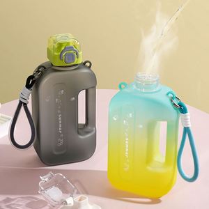 Bouteille d'eau plate rectangulaire portable en plastique transparent <span class=keywords><strong>de</strong></span> 750 <span class=keywords><strong>ml</strong></span> pour sports <span class=keywords><strong>de</strong></span> plein air avec poignée en corde et paille intégrée - Product Image 3