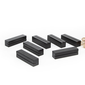 Tarjetero de Madera para Tarjetas de Visita, Color Negro Sólido, Hecho a Medida - Product Image 1