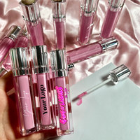 Gloss à lèvres rose doux longue tenue, haute pigmentation, effet repulpant, maquillage liquide végétalien, cosmétiques minéraux en marque blanche
