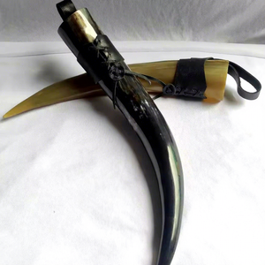 Corne à boire naturelle, porte-corne en cuir véritable écologique, style ancien, finition polie de haute qualité, à accrocher à votre ceinture - Product Image 1