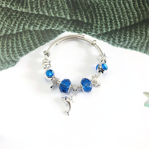Nuova Serie Mare: Bracciale Charm da Donna con Delfino, Cavalluccio Marino e Conchiglia per Primavera/Estate 2026 - Product Image 3