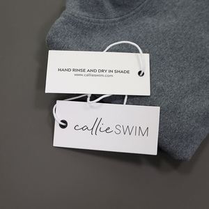 Etiquetas Colgantes Personalizadas para Ropa, con Nombre de Marca, de Lujo, con Ojal Metálico, Etiqueta de Cartón con Impresión UV en Relieve - Product Image 5