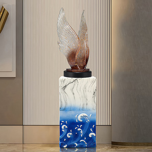 Moderne haut de gamme sens grand affichage ornement bureau salon résine transparente sculpture maison hôtel décoration douce - Product Image 1