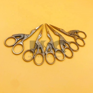 Nouveaux ciseaux à ongles Bagla Beauty avec lames incurvées en acier inoxydable populaires pour les soins de manucure Pointe pointue Emballé PVC Durable - Product Image 3