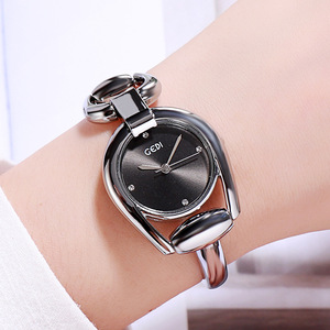 Montre-bracelet pour femmes de style rétro, bracelet chic en alliage, montre à quartz - Product Image 6