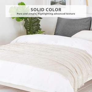 Manta de punto acrílico suave y gruesa con diseño geométrico para adultos, ideal para la oficina y descansos. - Product Image 5