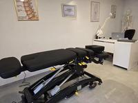 Table de chiropratique électrique de luxe CY-C113E, lit de physiothérapie multi-sections réglable en 3D pour les cliniques de chiropratique