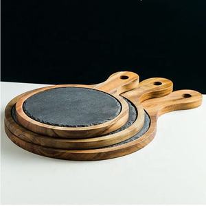 Tagliere di formaggio in ardesia nera bistecca che serve il piatto di salumi per la festa - Product Image 2
