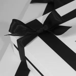Benutzer definierte Luxus-Damen marke Garment Packaging Box weißer Karton Luxus Lady Kleider Kleidung Bekleidung Verpackungs boxen mit Logo