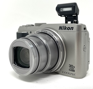 กล้องที่ใช้แล้ว COOLPIX S9900 กล้องดิจิตอลพร้อมระบบออปติคอล 30x และ Wi-Fi ในตัว (สีเงิน) - Product Image 6